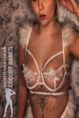 Alluring Sienna Escort Corby